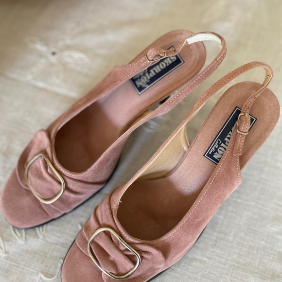 Vintage ballerina pink suede kitten heel shoes with silver buckle - Picture 4 of 8